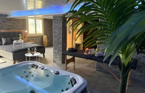 Sisters spa room - Photo 12