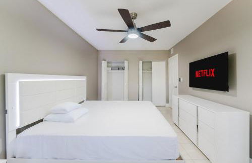 Modern Boca Condo Near FAU - 2 KING BR, Pool - Foto 21