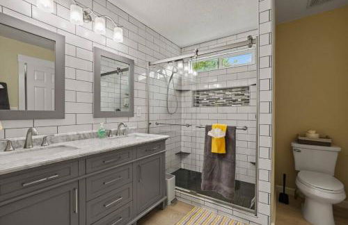 Remodeled, Charming Retreat on the City's Doorstep - Foto 44