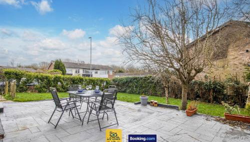 Convenient City Flat By Ace Homes Contractors Accommodation Leeds With Free Parking - Photo 5, Garden, Garden view