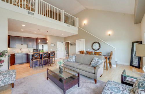 Marina, Pool and Balcony Modern Spring Lake Condo - Foto 1