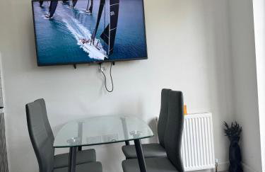 London corporate 6 bedroom home with free parking - Foto 4