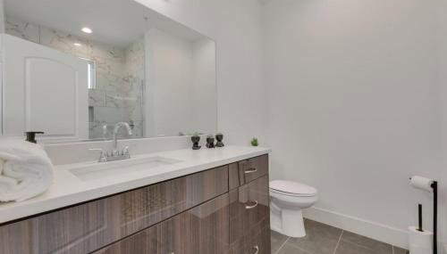 Urban 2BR I Parking I King Bed I Workspace - Foto 3