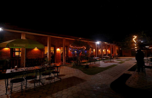 Cena nepalí con espectáculo folclórico - Foto 7
