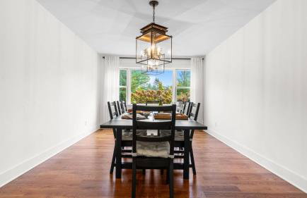 Modern Berkshires Farmhouse w Porch Fireplace Views Beaver Creek by AvantStay - Foto 13