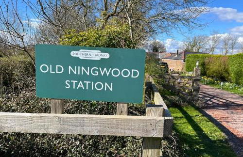 Ningwood Old Station Chalet Ningwood Isle of Wight - Photo 1