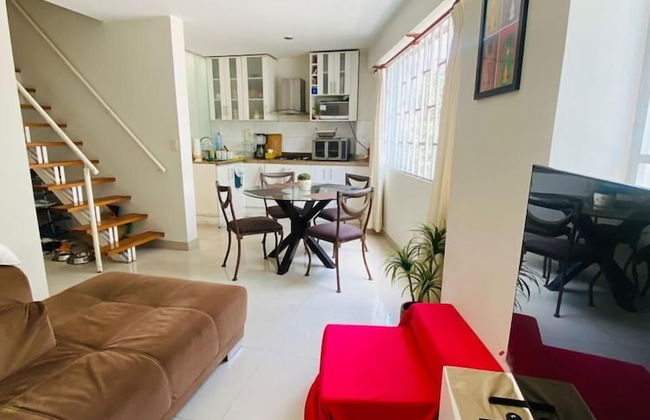 Refined 3BR Duplex with Ocean Charm - Foto 7