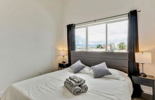 3 Min to DT - 2 Car Garage - Lux Townhome - King Bed - Foto 14