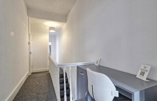 Beautiful Spacious four bedroom house with parking for 2 cars, 5 minute walk to southend station - Foto 27