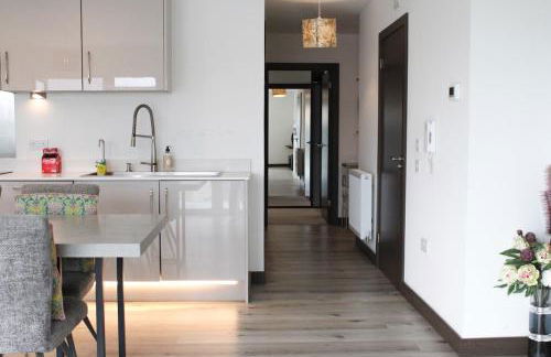 Stylish Essex Apartment, Balcony & Scenic Views - Foto 40