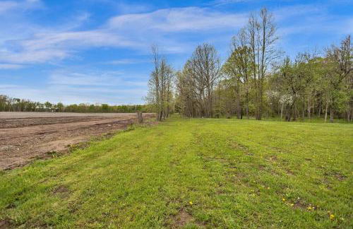 Serene Riverside Retreat home - Foto 16