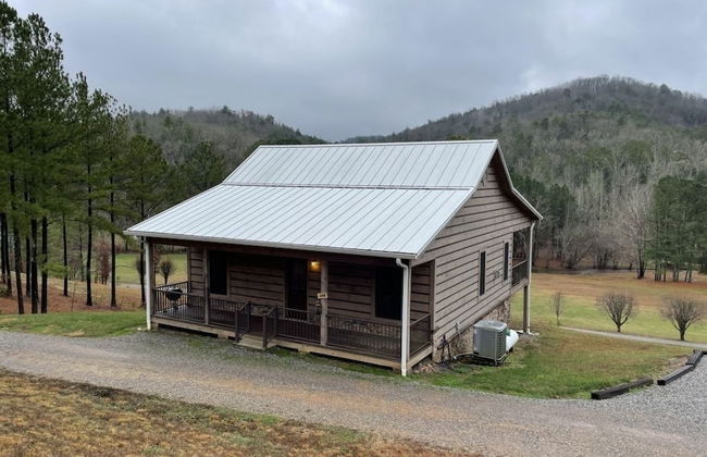 Peaceful family cabin near fishing with over 100 acres of mountain and field trails to explore! 2 Bedroom Cabin by RedAwning - Foto 1