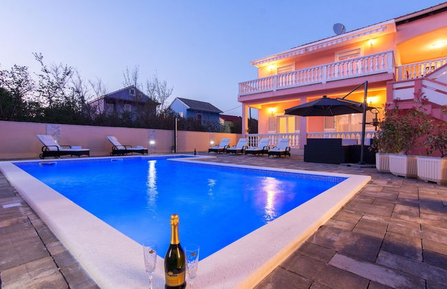 Family Friendly Pool House Ana - Foto 33