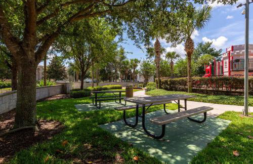 Private Pool Disney Townhome - Walk to Water Park - Foto 49