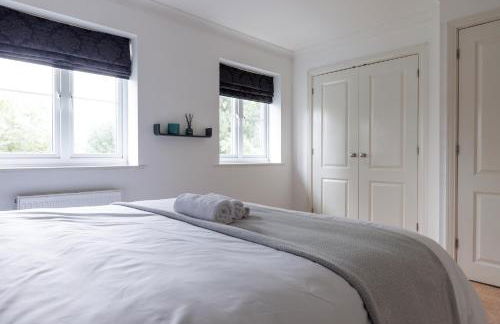 Spacious 4-Bedroom House in Aylesbury Ideal for Contractors Professionals or Larger Families - Foto 12