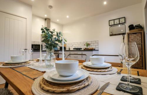 Hub House - Photo 11