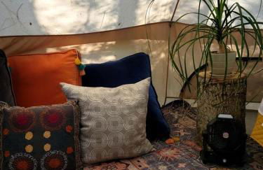 Forest Retreat: Immerse Yourself in Nature with this Chic Bell Tent in Loris, SC - Foto 2