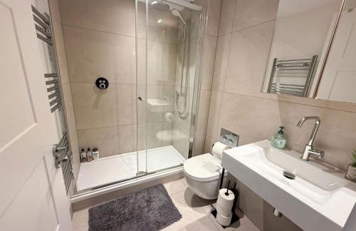 3-Bedroom with Balcony and Studio Apartments in St Johns Wood near Marylebone & Regents Park by NourNest Apartments - Foto 50