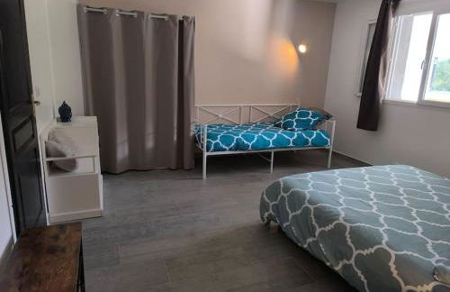 Rez de Villa au calme piscine chauffée, terrain pétanque - Photo 8