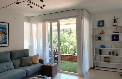 Apartamento recién reformado con piscina y AC - Foto 3