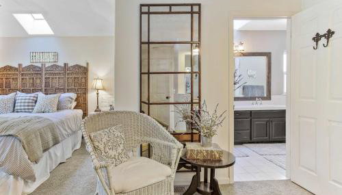 Charming 4BR Wine Country Getaway with Spa & Firepit - Foto 2