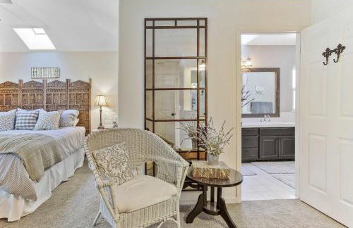 Charming 4BR Wine Country Getaway with Spa & Firepit - Foto 2