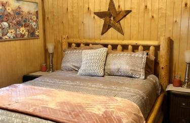 Woodsy and Private- Rustic Cabin - Foto 26