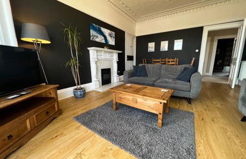 A Spacious Flat with Character - Private Car Space - Foto 14