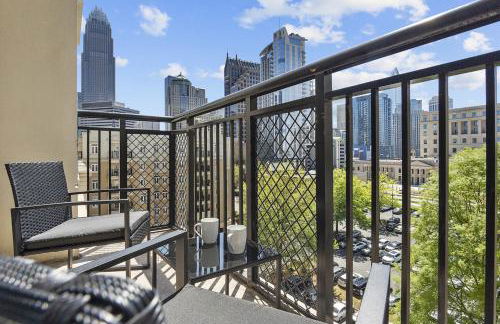 Midnight Marvel - Amazing City Views, Free Parking - Foto 43