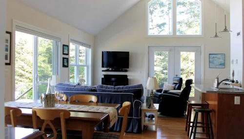 Romantic Waterfront Cottage with Private Beach & Fireplace Near Hancock, Maine - Foto 4
