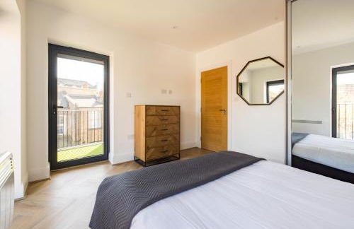 Staines Riverside by Charles Hope - Foto 8