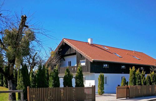 Münsing Nähe Starnberger See, schöne Ferienwohnung, Gästewohnung 125qm EG und OG KONTAKTFREI - Foto 1