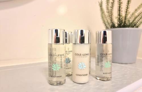 Stylish Spacious 4 Bed Townhouse near station with Parking & High Speed WiFi - Foto 9