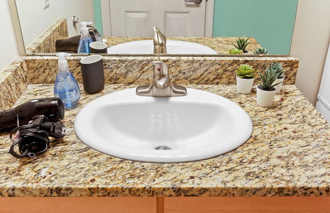 City Center Apartment, Walk Everywhere, Wifi - Photo 9