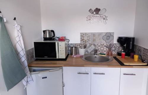 Petit studio independant mitoyen à la maison - Foto 2