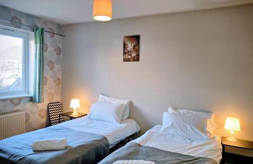 Spacious Home in Walsall with Parking & Garden - Foto 4