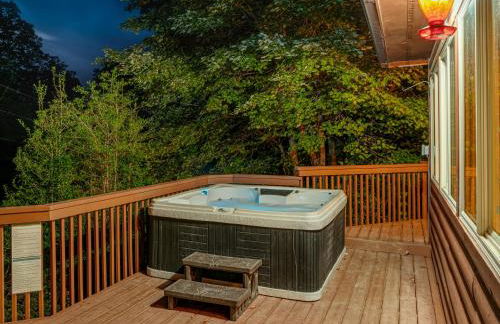 Luxury Cabin 45 Min to Asheville Hot Tub & Fire pit - Foto 48