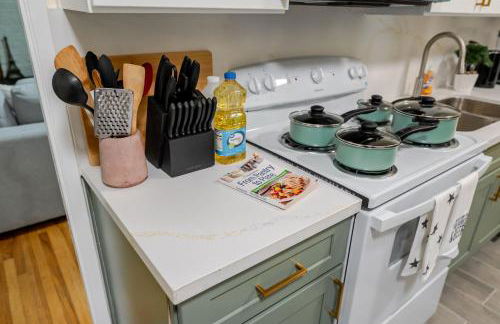 Entire Private Home with 4 Bedrooms 2 Bathrooms, Spacious, Lux King Bed, Ranch Style, Prime Area, Available Now - Photo 37