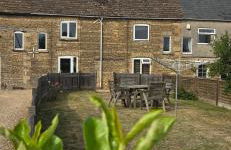 Stamford- Contractors -parking-pets - Foto 8