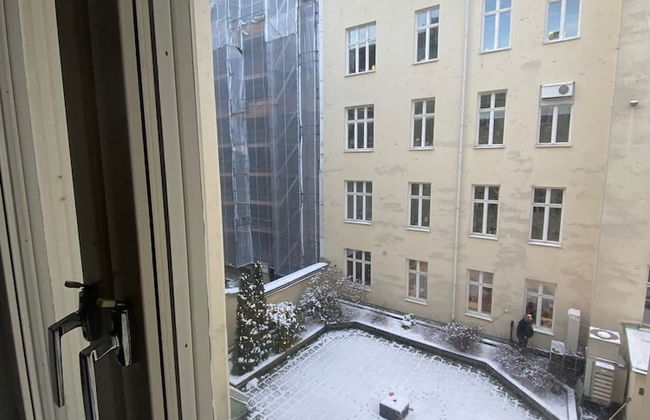 Elegant Apartment in the City - Photo 7