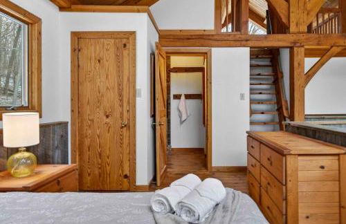 Cozy Mountain Retreat with Hot Tub & Fire Pit - Foto 44