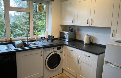 A Home from Home -2 Bed Flat & Free Driveway Parking - Foto 9