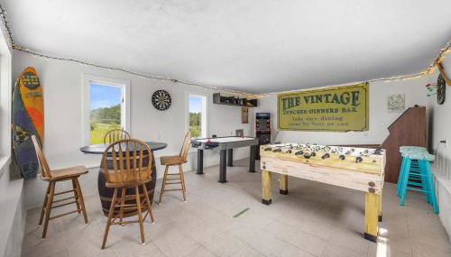 Keuka Wine Trail Vineyard View Farmhouse - Fire Pit & Game Room - Foto 3, Game Room