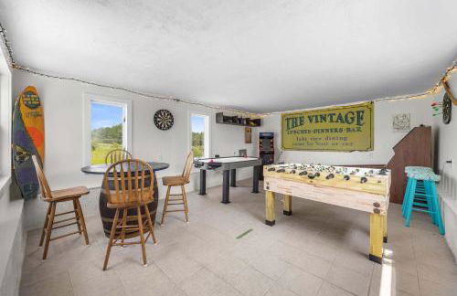 Keuka Wine Trail Vineyard View Farmhouse - Fire Pit & Game Room - Foto 3