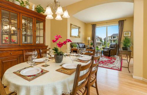 Entire house with Four Bedrooms, Hot Tub, BBQ, Private Backyard, FREE WiFi and Parking, near Seattle, EV - Foto 12