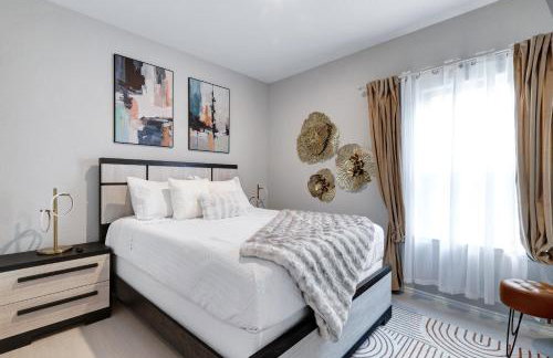 Stylish Hot Tub Retreat BBQ Yard Games WiFi Pets - Foto 38