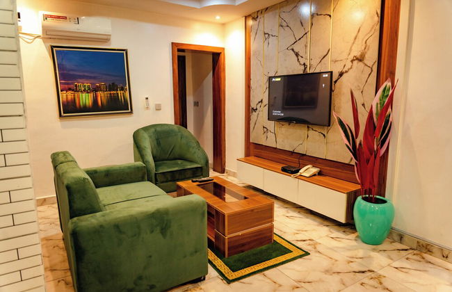 247 Luxury Apartment - Photo 31