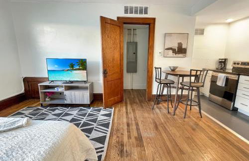 1 Bed Apt on Grand - Walk to 3 Breweries! - Photo 12