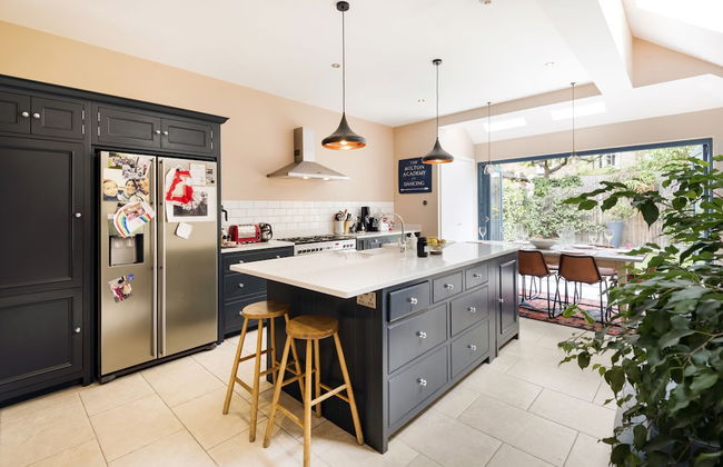 Spectacular Shepherds Bush Home Close to Westfield - Photo 16