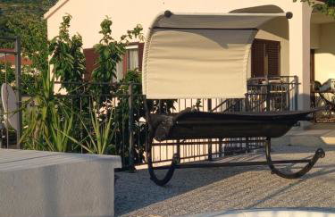 JOVI-relaxing, fenced, private, heated pool & view - Photo 54